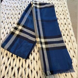 Burberry scarf + box